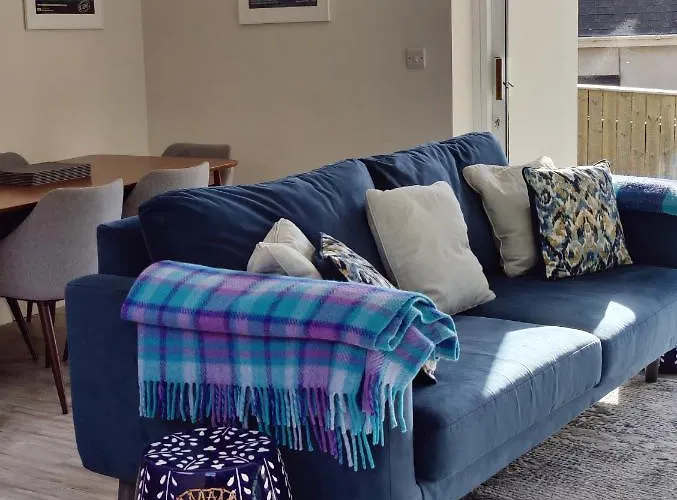 Crow's Nest - 2 - Self Catering *